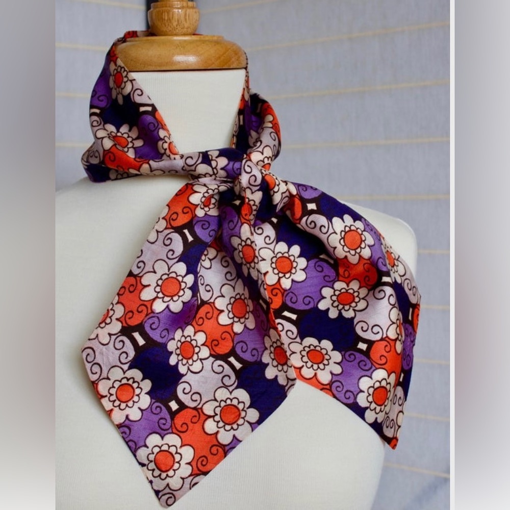Funky Vintage Floral 70s Silk Scarf ☮️